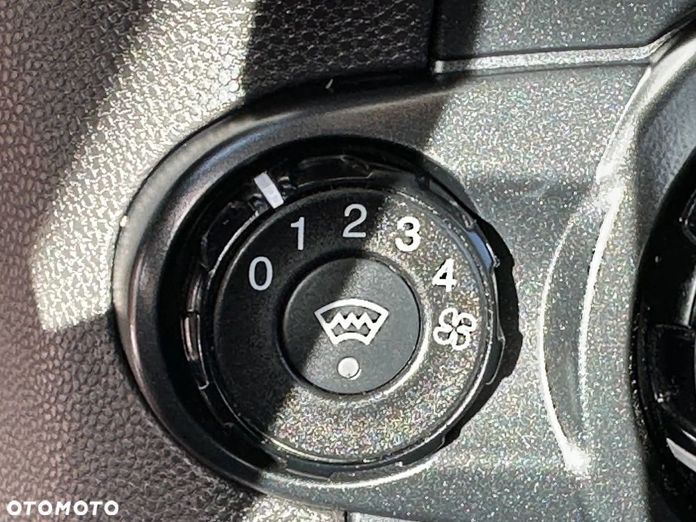 Ford Fiesta 1.0 Champions Edition - 28