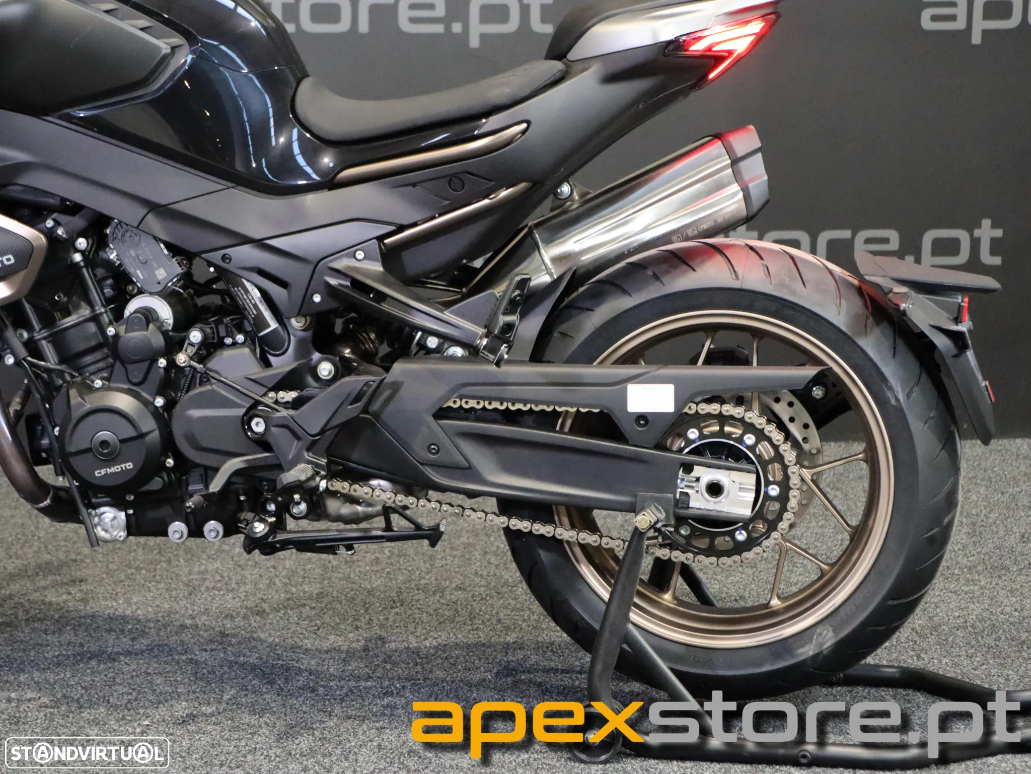 CF Moto 800NK - 17