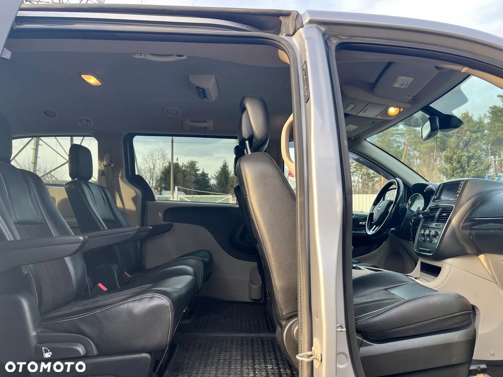 Dodge Grand Caravan - 6