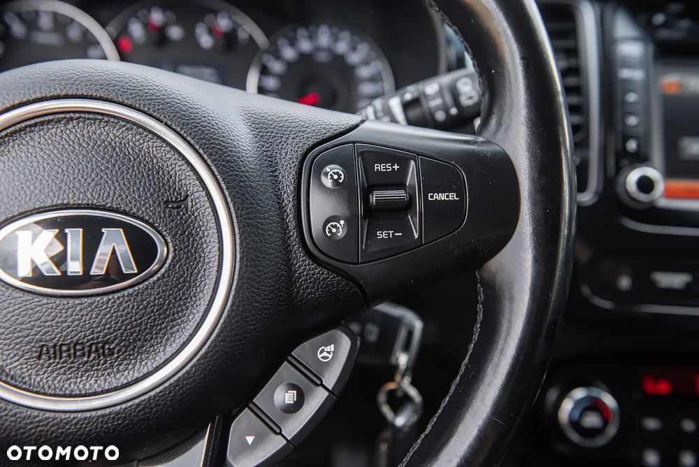 Kia Carens - 19