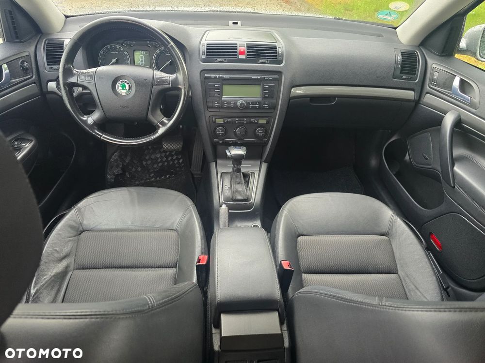 Skoda Octavia 2.0 FSI Elegance Tiptr - 8