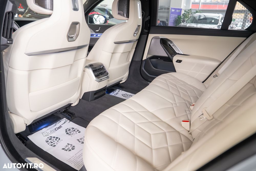 BMW M7 M760e xDrive - 30