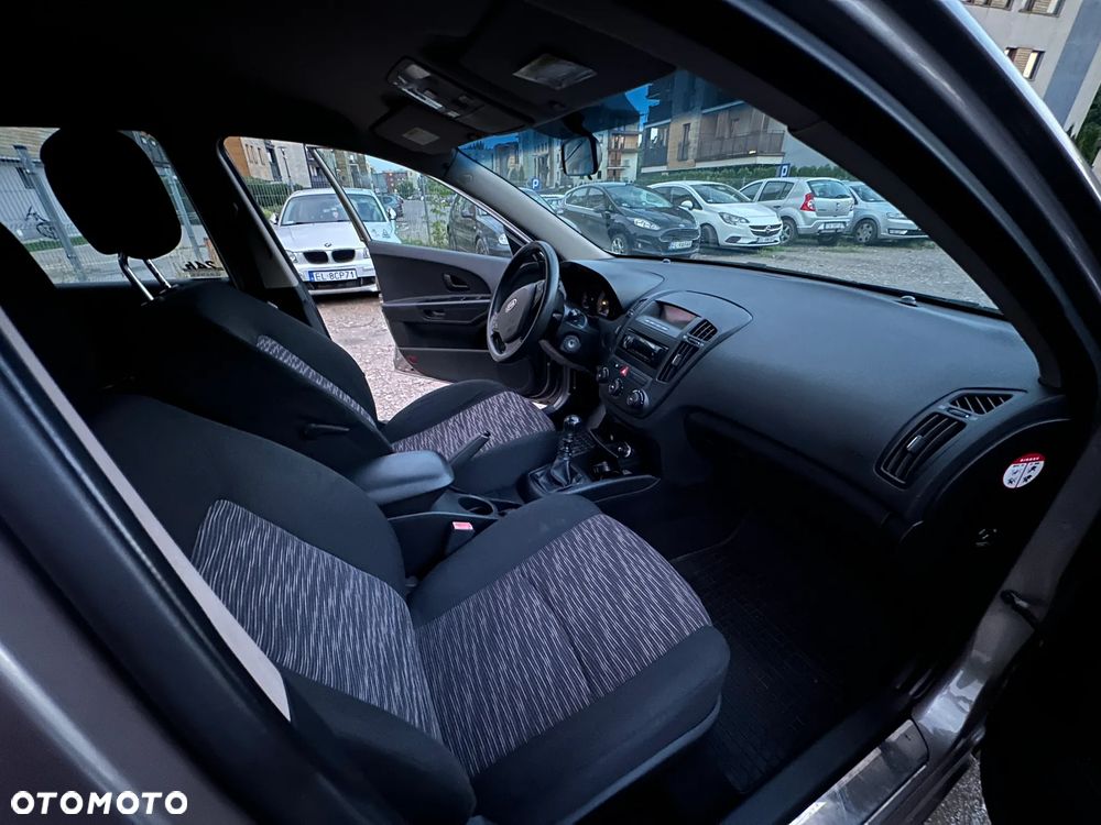 Kia Ceed 1.6 Comfort + - 8