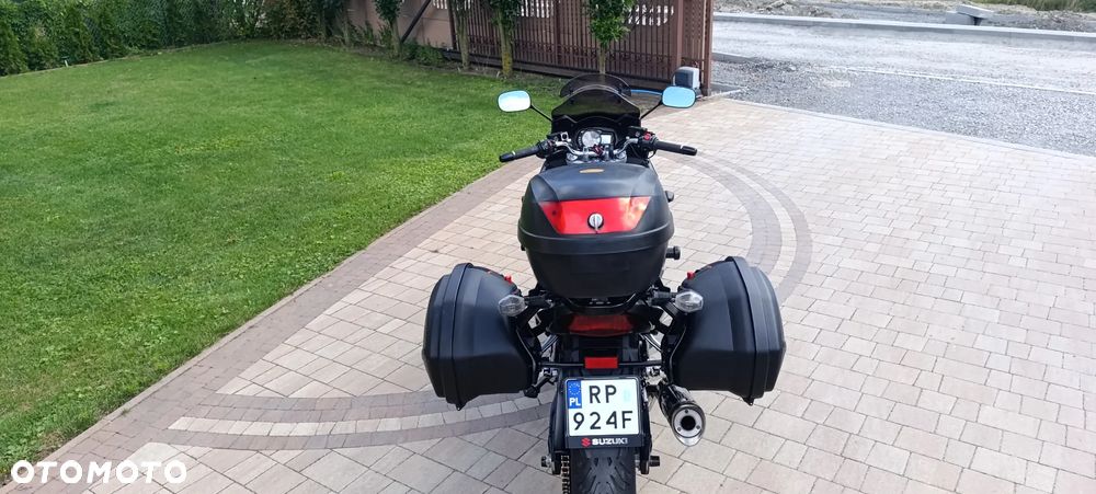 Suzuki GSX - 8