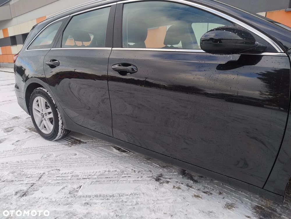 Kia Ceed 1.6 CRDi mHEV L Business Line - 32