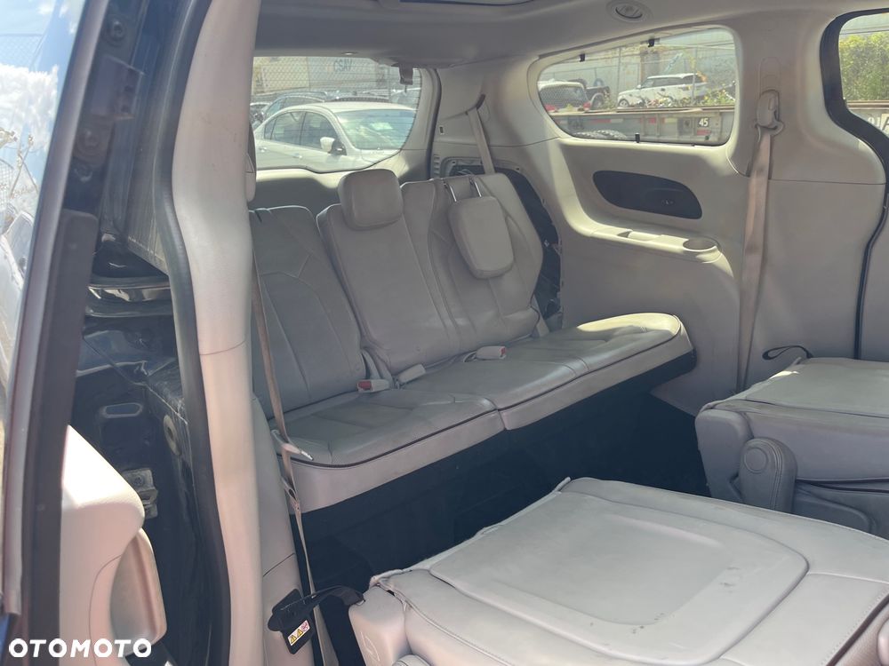 Chrysler Pacifica - 18