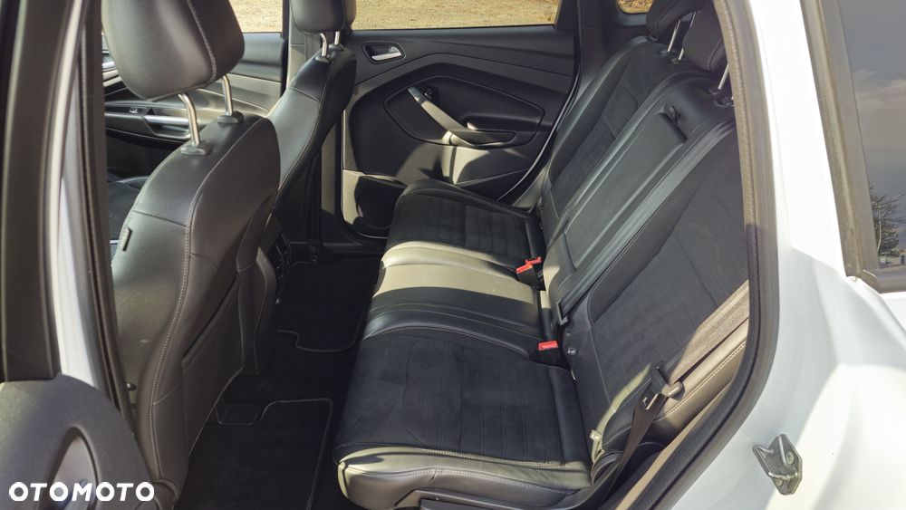 Ford Kuga 1.5 EcoBoost 2x4 ST-Line - 18