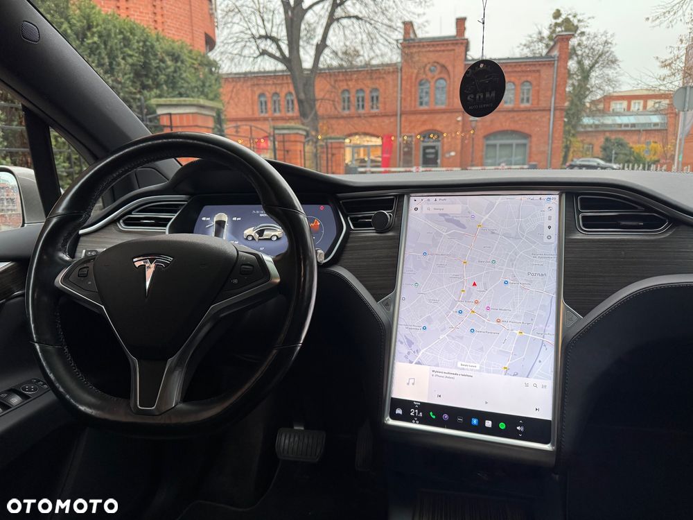 Tesla Model X - 13