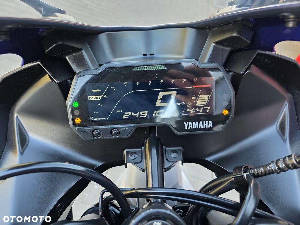 Yamaha YZF - 18