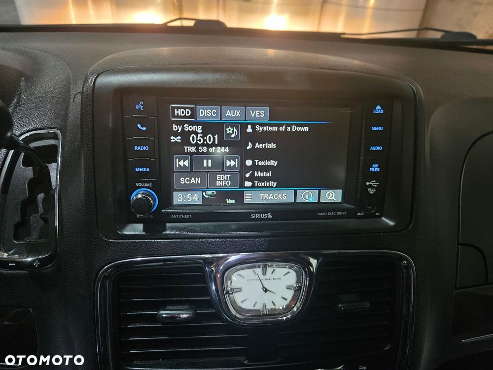 Chrysler Town & Country 3.6 Limited - 16