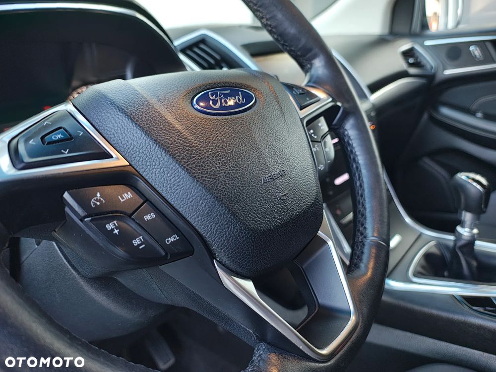 Ford Edge 2.0 TDCi 4x4 Titanium - 36
