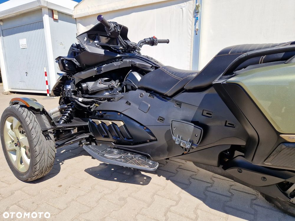 Can-Am Spyder - 20