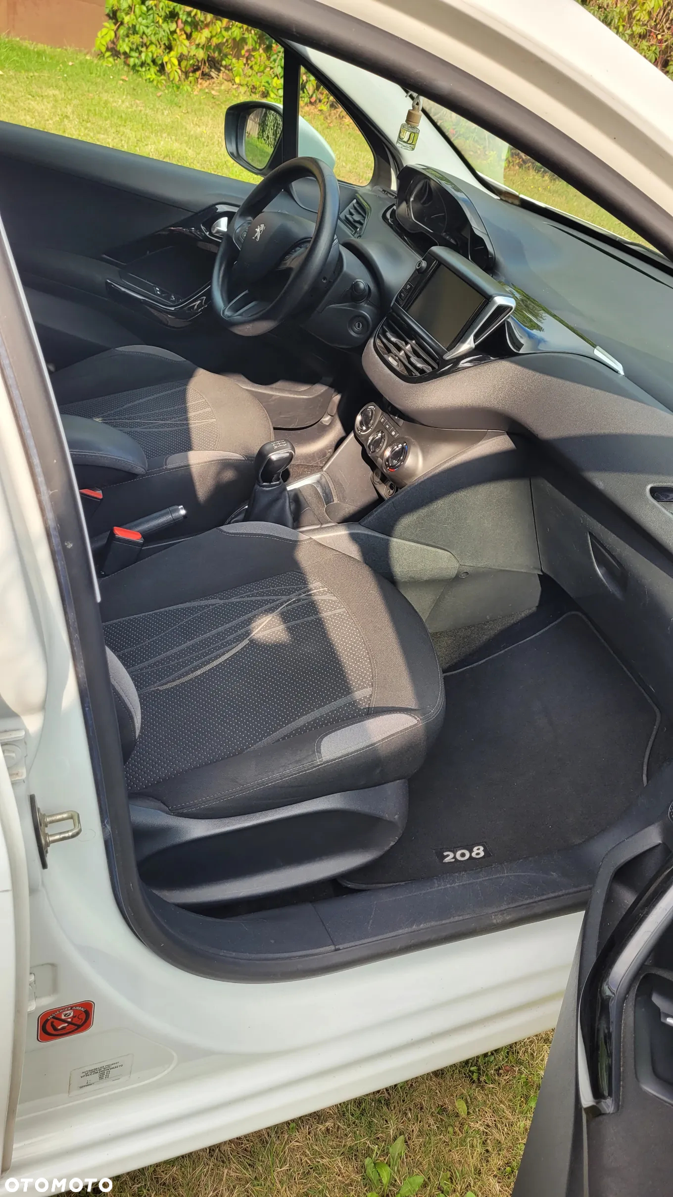 Peugeot 208 - 10