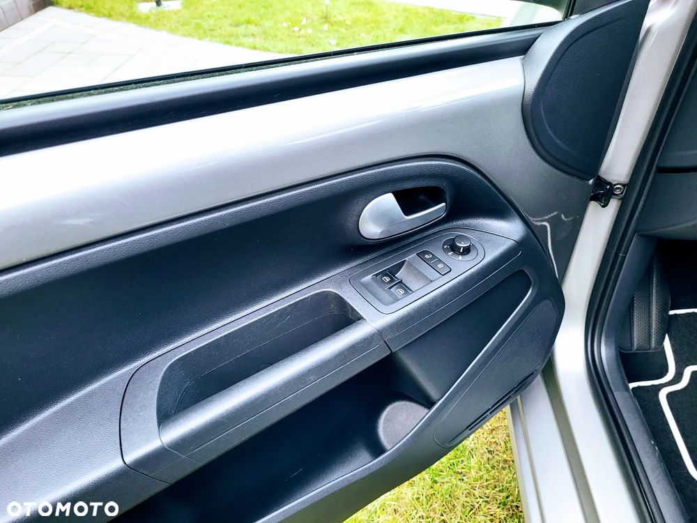 Volkswagen up! 1.0 move - 17