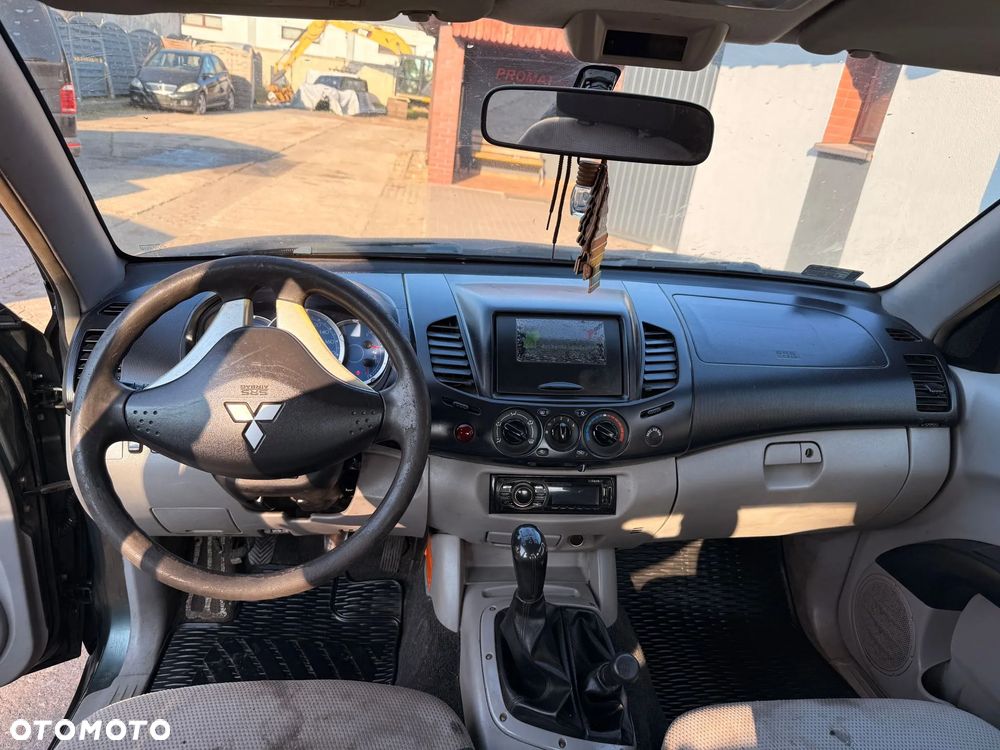 Mitsubishi L200 - 12