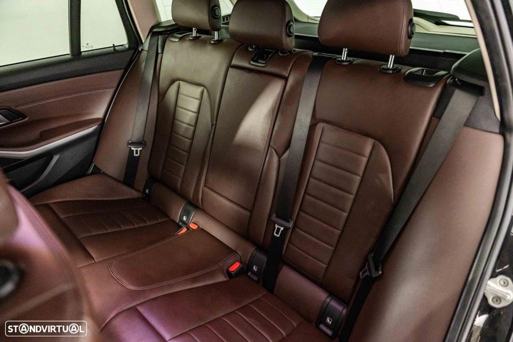 BMW 330 e Line Luxury Auto - 10