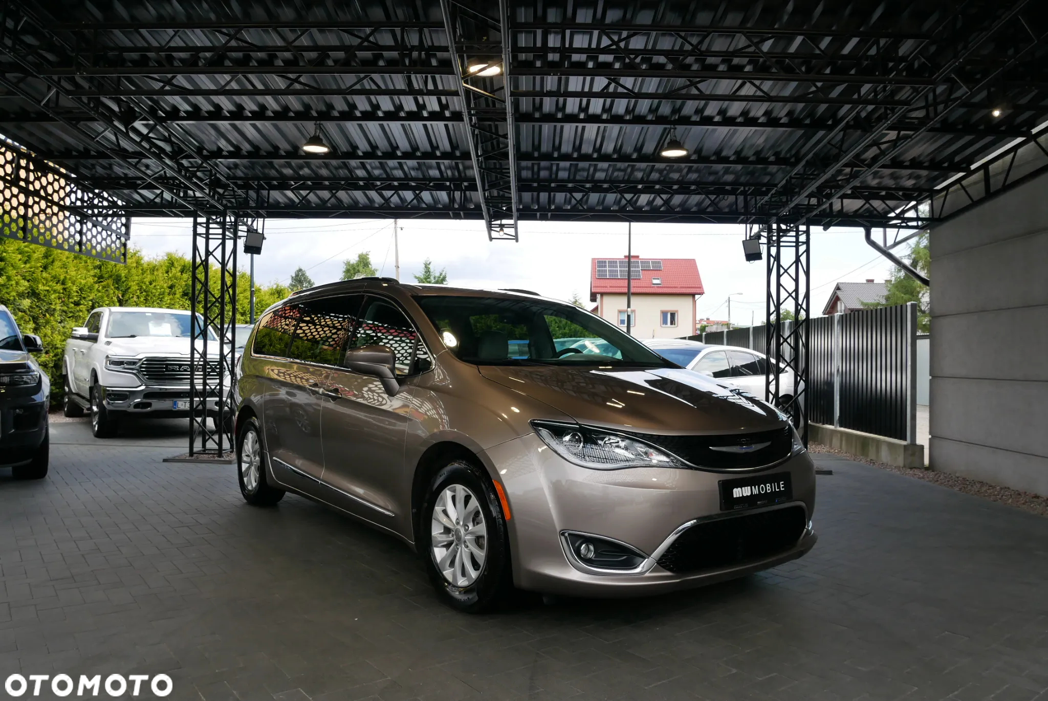 Chrysler Pacifica - 2