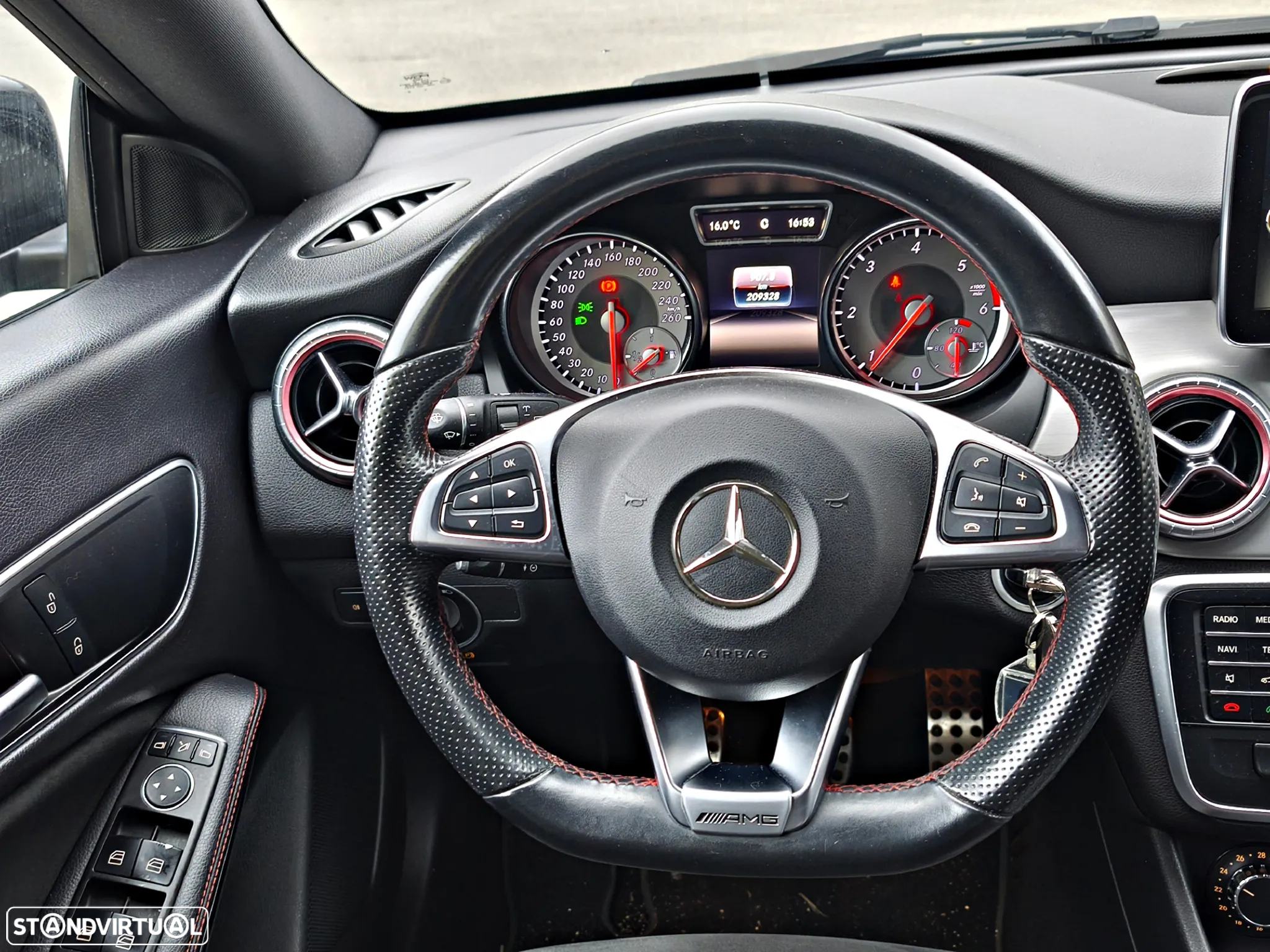 Mercedes-Benz CLA 180 d Shooting Brake AMG Line - 10