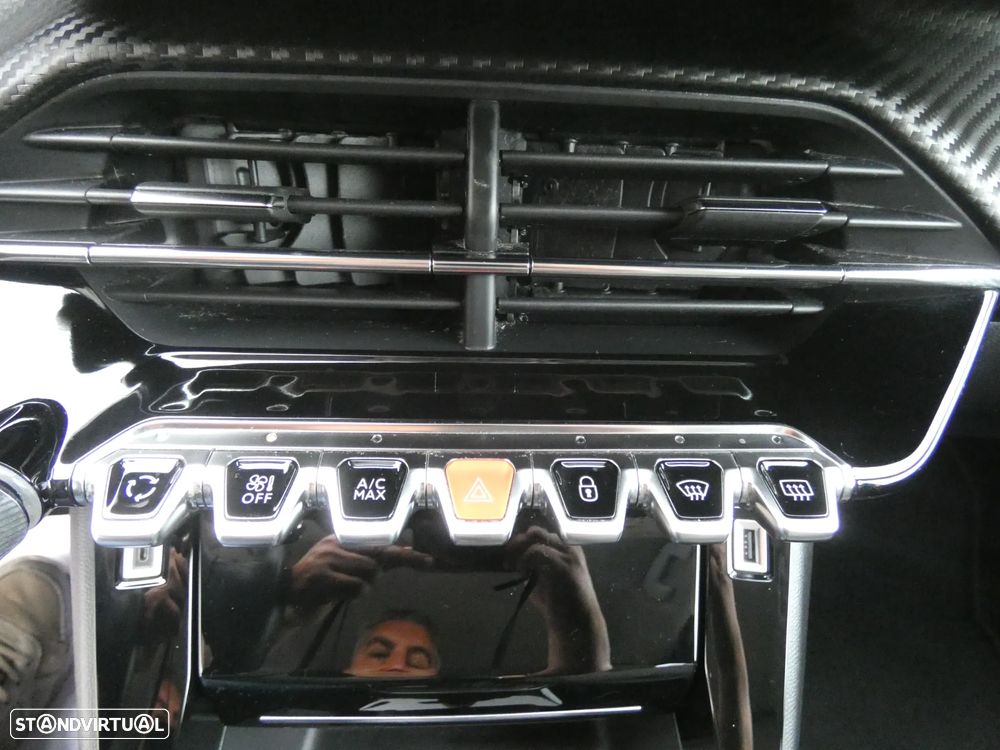 Peugeot 2008 1.2 PureTech Allure Pack - 20