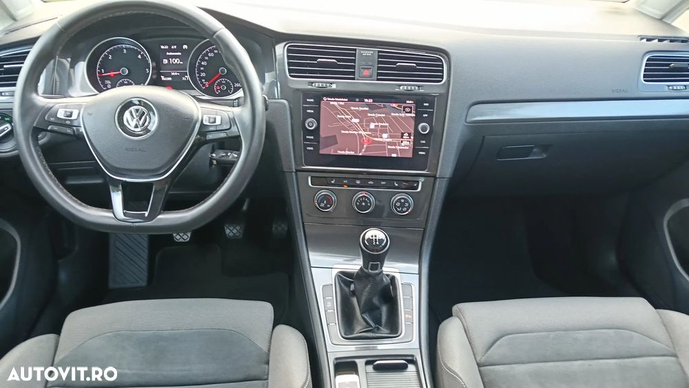 Volkswagen Golf 1.6 TDI Highline - 11