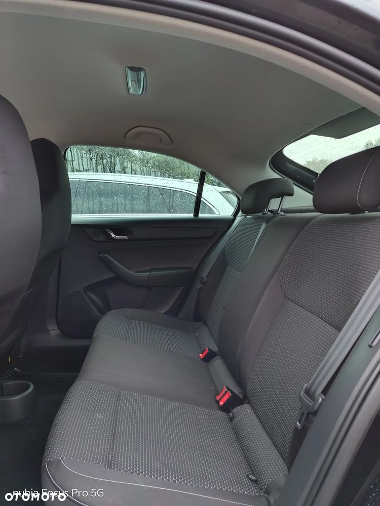 Skoda RAPID - 12