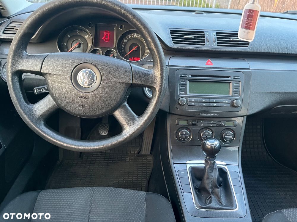 Volkswagen Passat 1.9 TDI Comfortline - 11