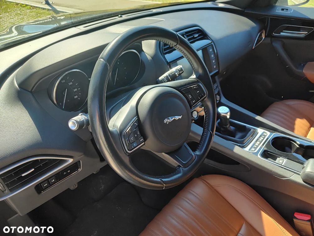Jaguar F-Pace 20d AWD Pure - 2
