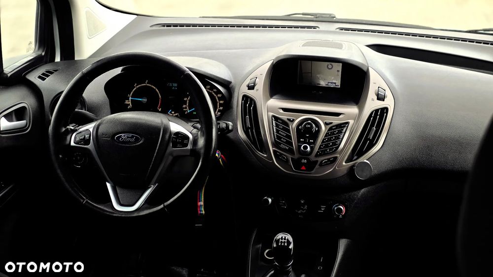 Ford Tourneo Courier 1.5 TDCi Titanium - 2