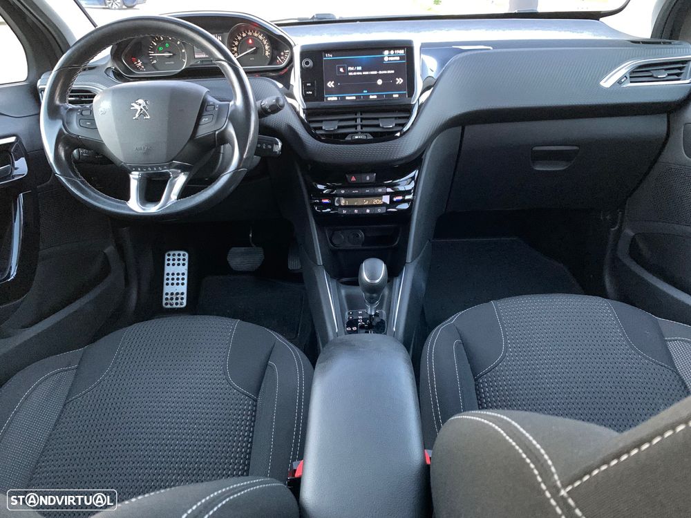 Peugeot 208 1.2 PureTech Allure EAT6 - 5