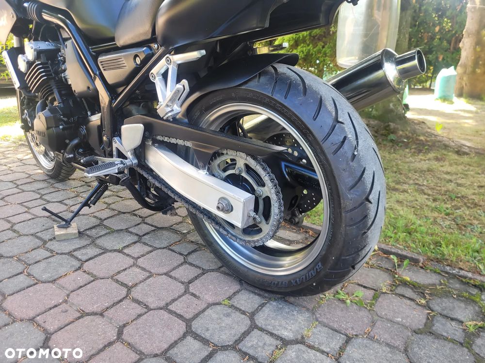 Yamaha FZS - 26