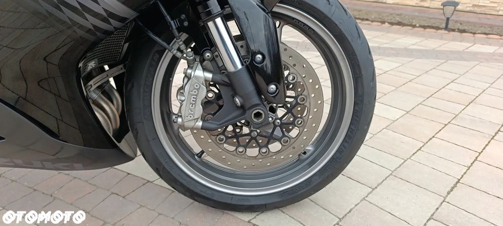 Suzuki GSX - 28