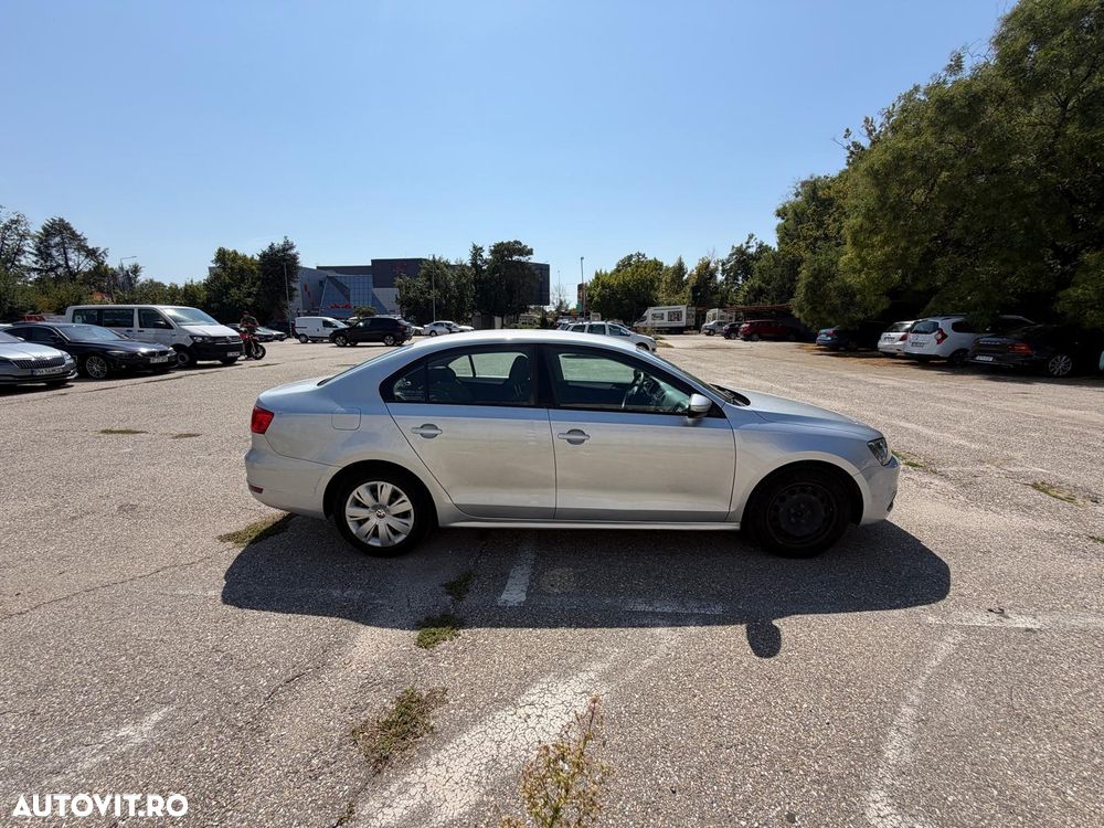 Volkswagen Jetta 1.6 TDI DPF Comfortline - 11