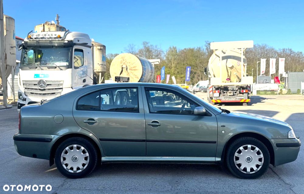 Skoda Octavia 2.0 Ambiente - 25