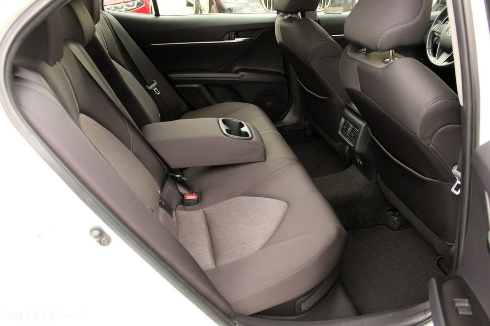 Toyota Camry 2.5 Hybrid Comfort CVT - 12