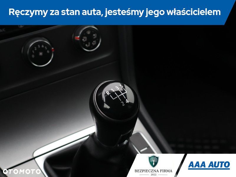 Volkswagen Golf - 17