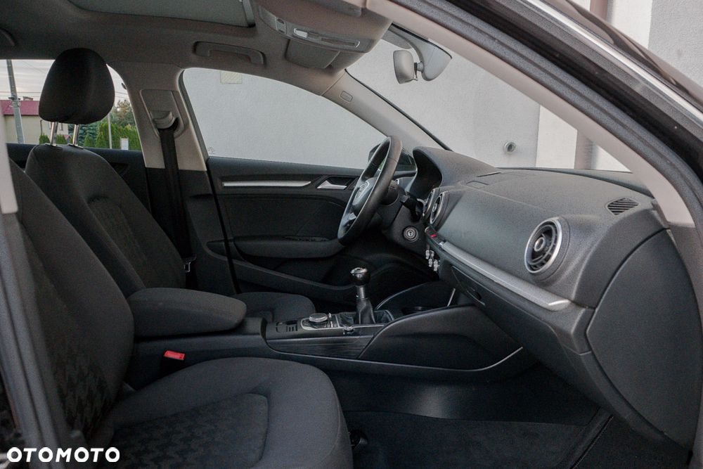 Audi A3 Sportback 1.4 TFSI Ambiente - 25