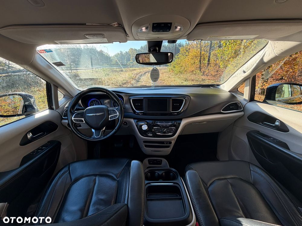 Chrysler Pacifica - 6