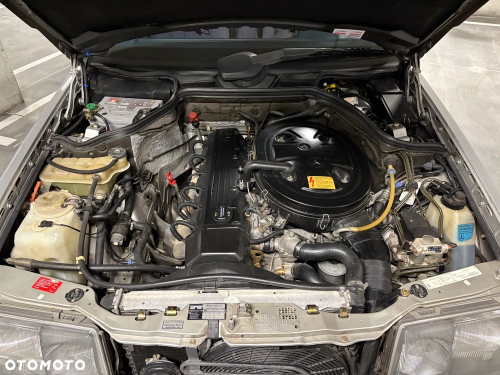 Mercedes-Benz Klasa E 300 4-Matic - 24