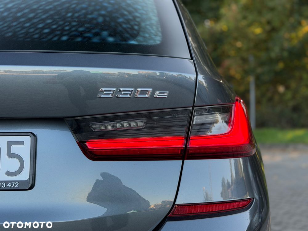 BMW Seria 3 330e xDrive M Sport - 29