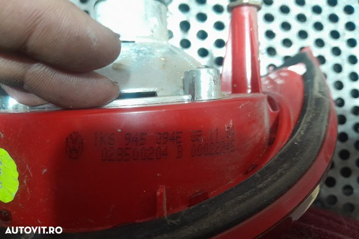 Lampa / Tripla stop dreapta pe hayon 1K6945094E 1K6945094E Volkswagen - 3