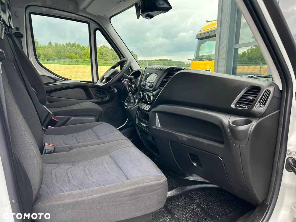 Iveco Daily 35C16 3.0 HPI Kontener 8 palet + winda 750kg + drzwi boczne **Niski przebieg**Na drążku**Wzmocniony**Climatronic**Sprowadzony**2022R** - 12
