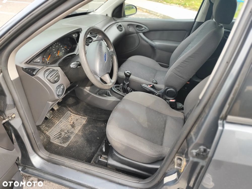 Ford Focus 1.6 Ambiente - 12