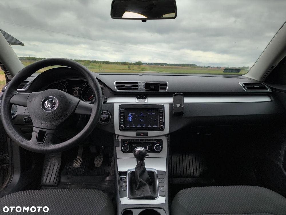 Volkswagen Passat 2.0 TDI Comfortline - 9