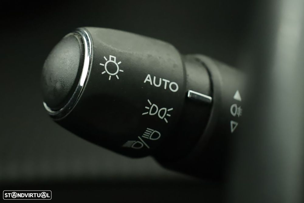 Peugeot 2008 1.2 PureTech GT EAT8 - 17