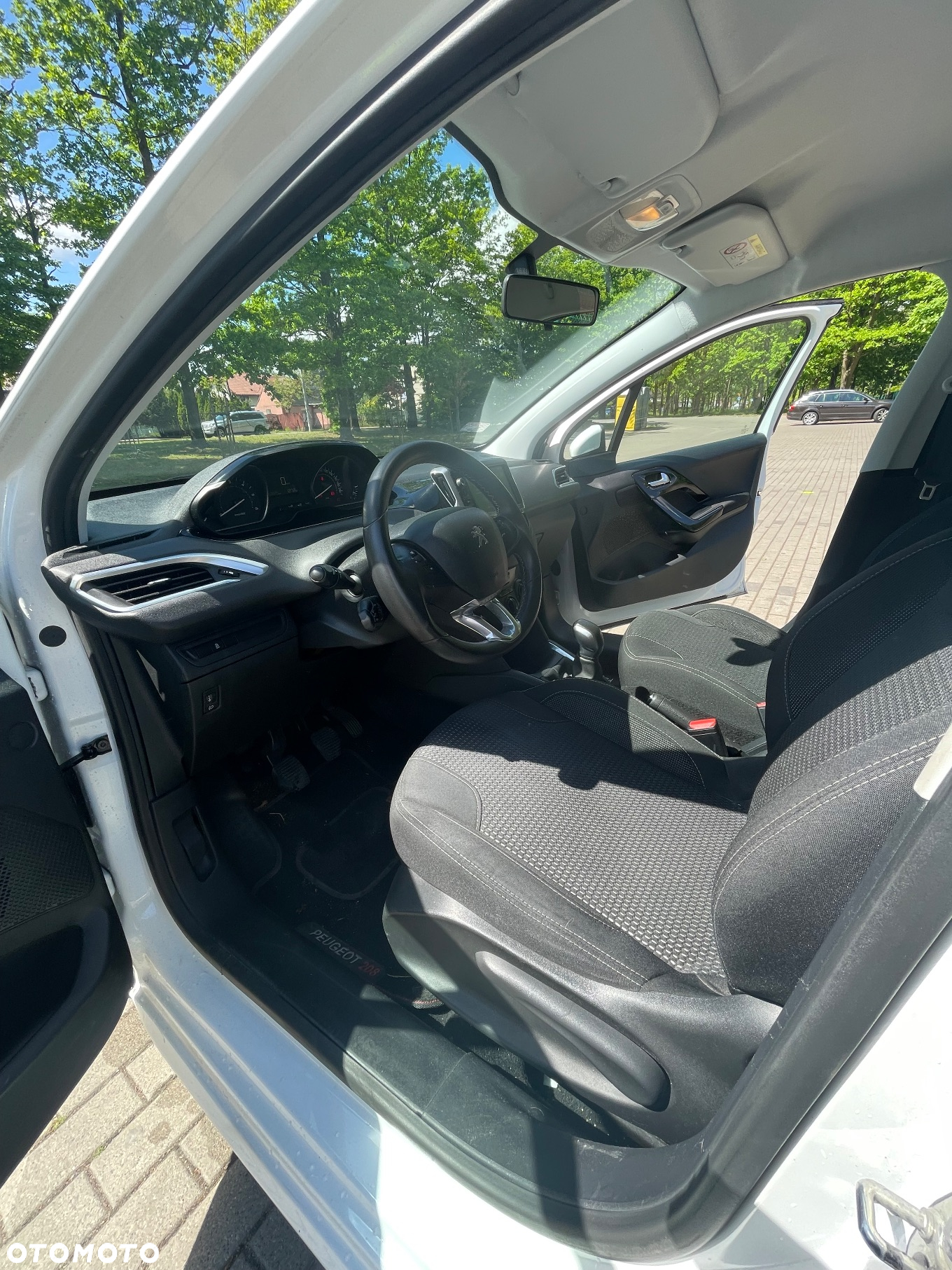 Peugeot 208 - 16