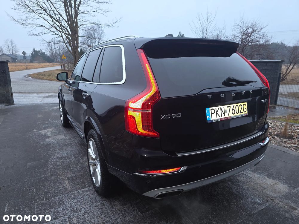 Volvo XC 90 - 9