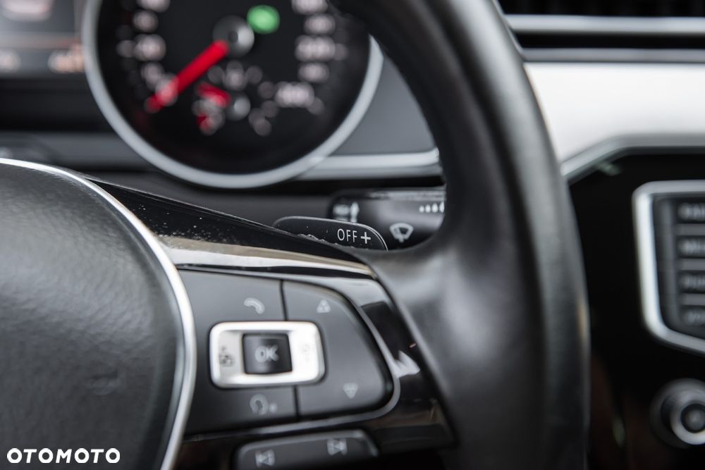 Volkswagen Passat Variant 2.0 TDI SCR DSG Highline - 21