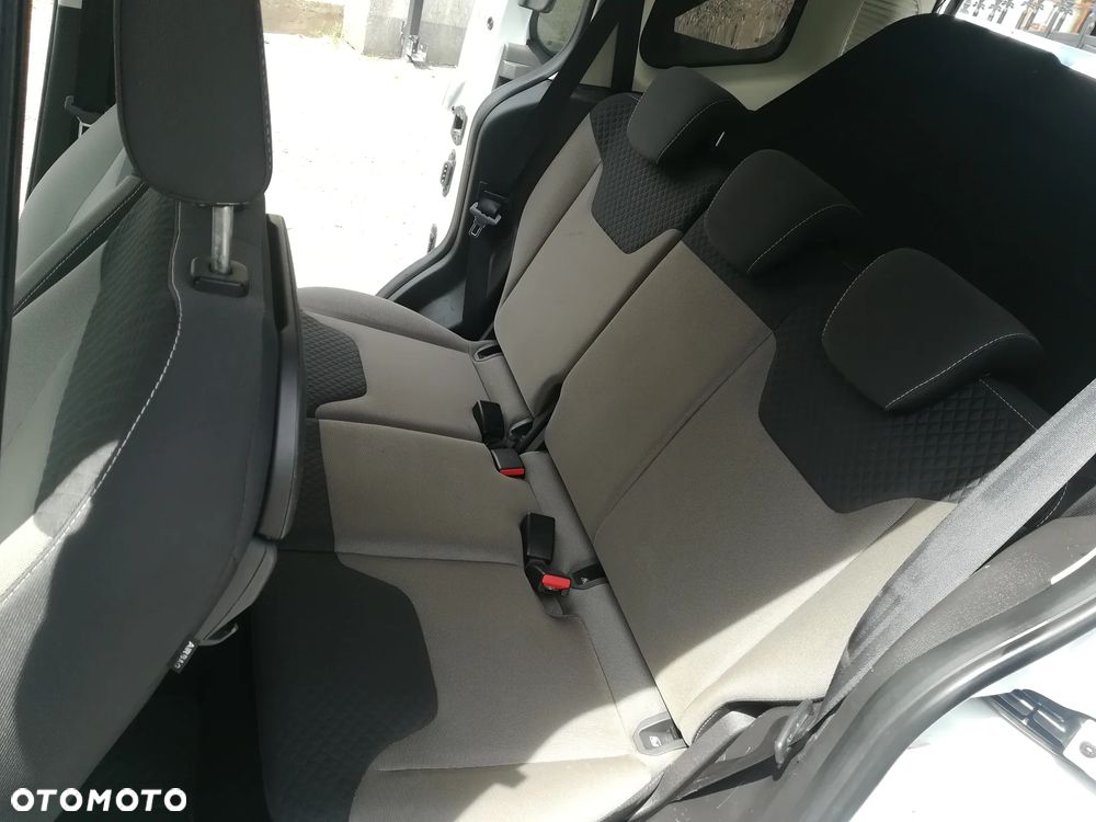 Ford Tourneo Courier - 12