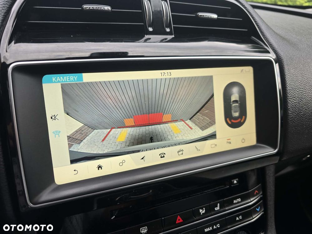 Jaguar F-Pace 2.0 i4D AWD R-Sport - 37