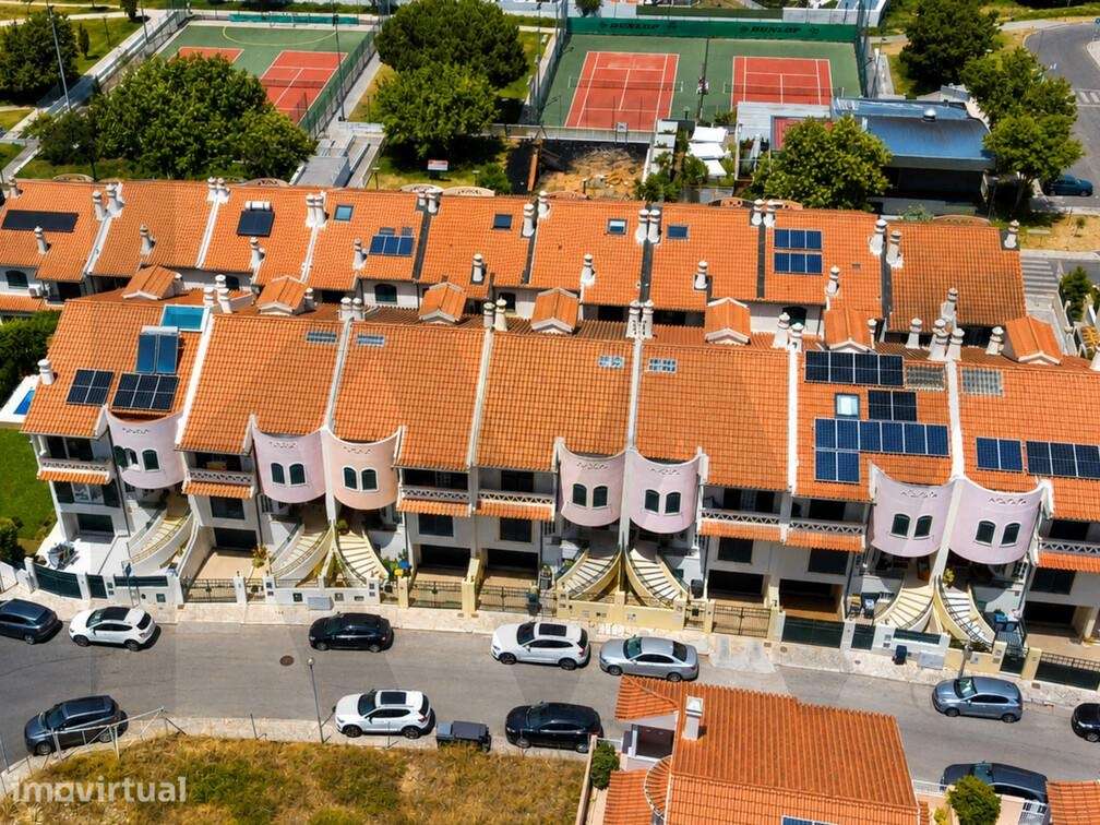 Moradia em Banda T4+1 com Jardim, Garagem e Sótão - Grande imagem: 2/56